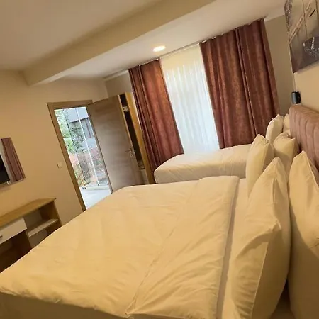 Albatros Backyard מלון דירות